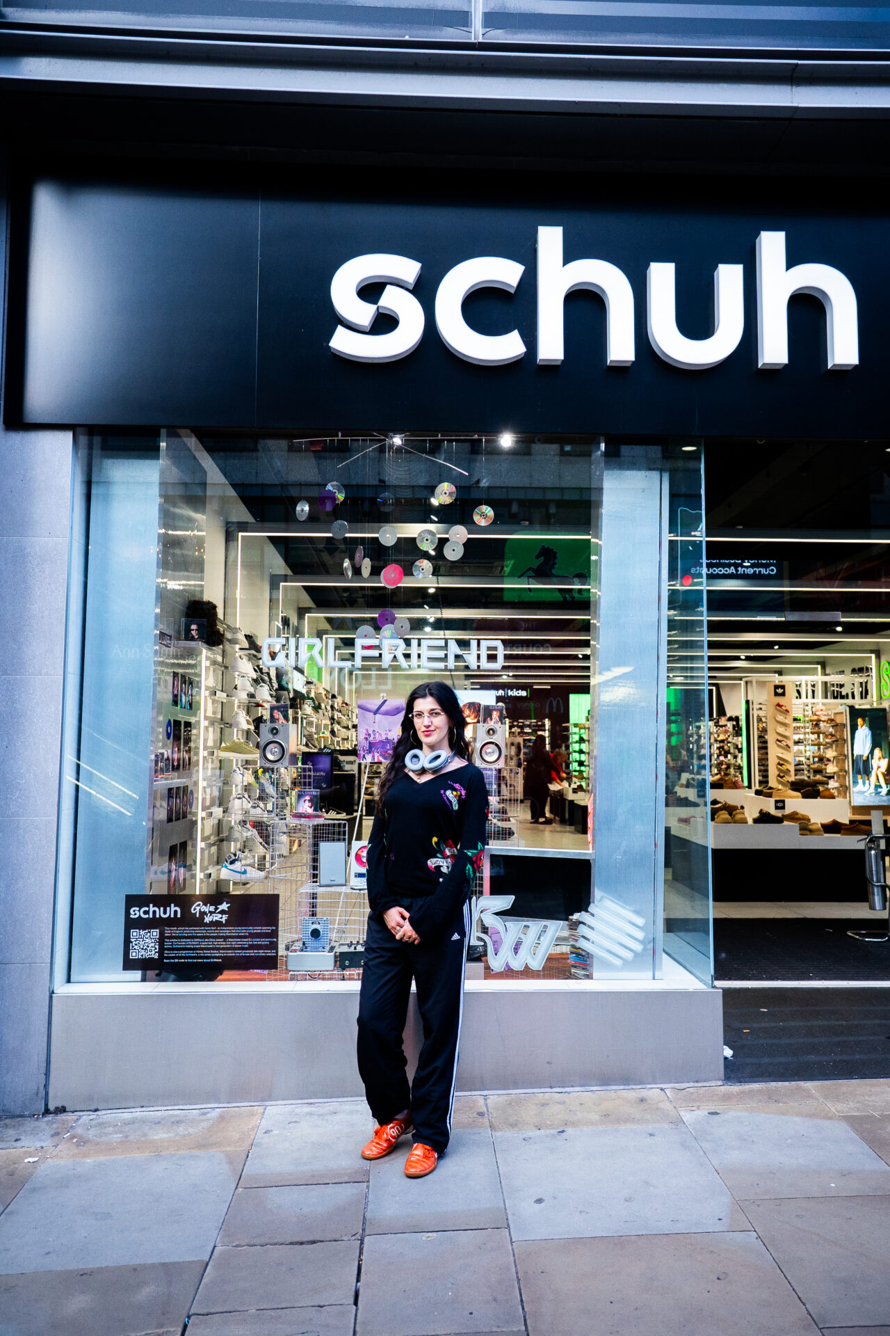 DJ Girlfriend oustide schuh store